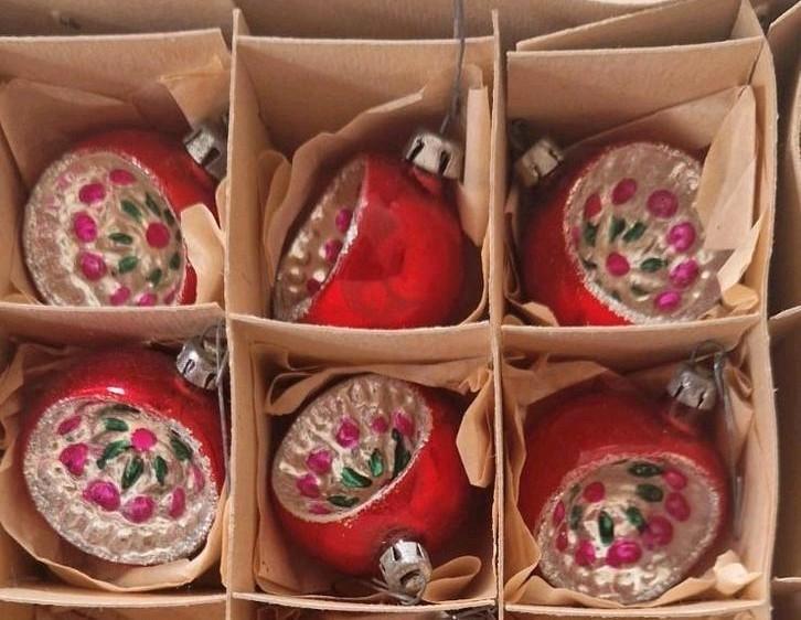 lotje van 6 kleine,oude rode deukballetjes doorsnede 4 cm~, Diversen, Kerst, Gebruikt, Ophalen of Verzenden