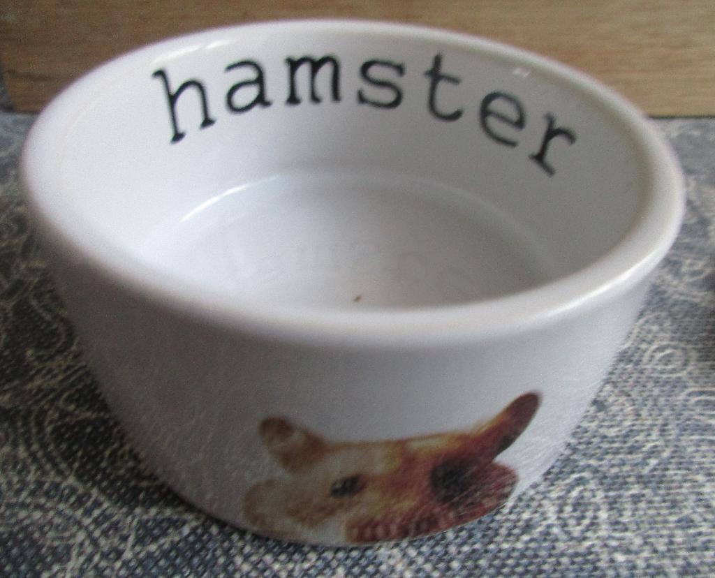 stenen hamster voerbakje met 'hamster' erop, Dieren en Toebehoren, Ophalen of Verzenden, Gebruikt, Voerbakje