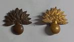 2 kepie grenadiers emblemen, Verzamelen, Ophalen of Verzenden, Landmacht, Nederland, Embleem of Badge