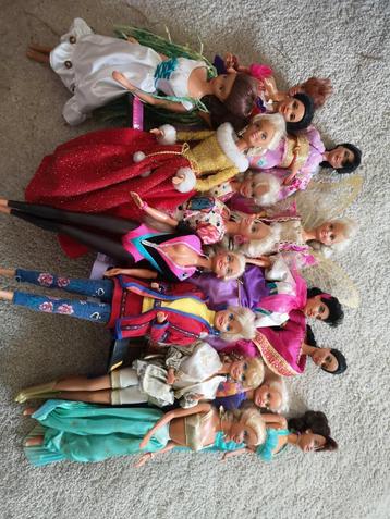 Barbies, 16 stuks + Ken (van belle en het beest)  beschikbaar voor biedingen