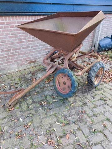 Kunstmeststrooier oldtimer, opknappertje beschikbaar voor biedingen