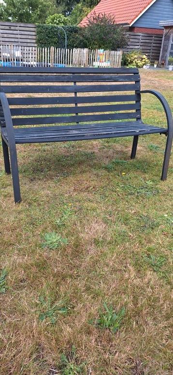 Tuinbankje beschikbaar voor biedingen