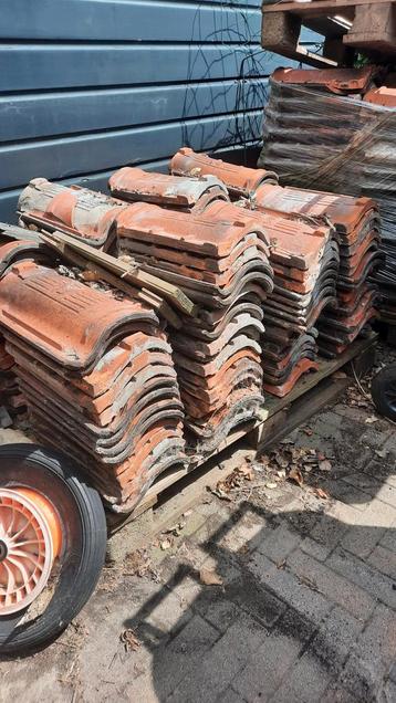 Ruim 330x dakpannen  beschikbaar voor biedingen