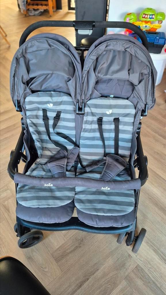 Duo buggy inklapbaar van Joie aire, Kinderen en Baby's, Buggy's, Zo goed als nieuw, Ophalen