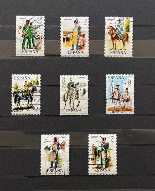 Spanje 1974-1978 Militaire Uniformen 8 stuks, Postzegels en Munten, Postzegels | Europa | Spanje, Gestempeld, Ophalen of Verzenden