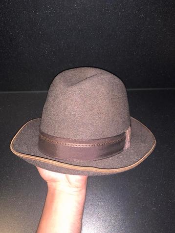 Hoed vintage beschikbaar voor biedingen
