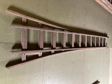 Houten ladder beschikbaar voor biedingen
