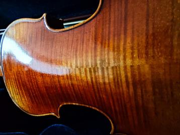 Zeer bijzondere Stradivarius kopie van oud hout  beschikbaar voor biedingen