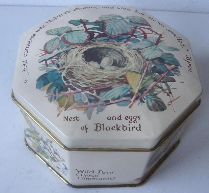 Achthoekig klein blik met natuurafbeeldingen, 10 cm x 6 cm,, Verzamelen, Blikken, Zo goed als nieuw, Koek(jes), Overige merken