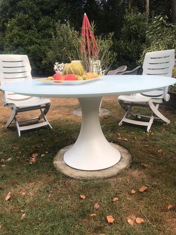 DESIGN RONDE TAFEL METAAL MET GEHARD MELKGLAS 160 CM   beschikbaar voor biedingen
