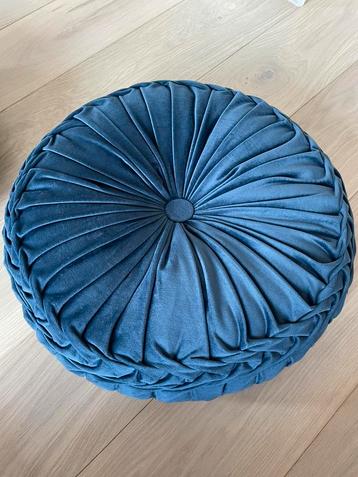 Sierkussen blauw fluweel met of zonder poef beschikbaar voor biedingen