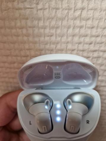 Jbl earbuds oordopjes beschikbaar voor biedingen