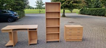 Tienerkamer meubels: bureau, kast, boekenkast beschikbaar voor biedingen