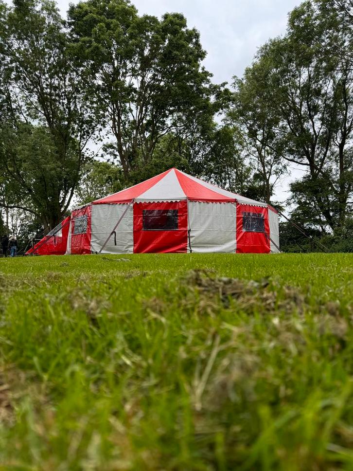 Te koop Feesttent /Stokkentent /spantent - 10 meter doorsnee, Caravans en Kamperen, Tenten, Gebruikt, Ophalen of Verzenden