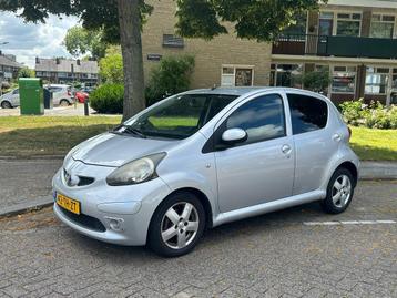 Toyota Aygo 1.0-12V Sport 5-deurs! Elektrische ramen! Airco! beschikbaar voor biedingen
