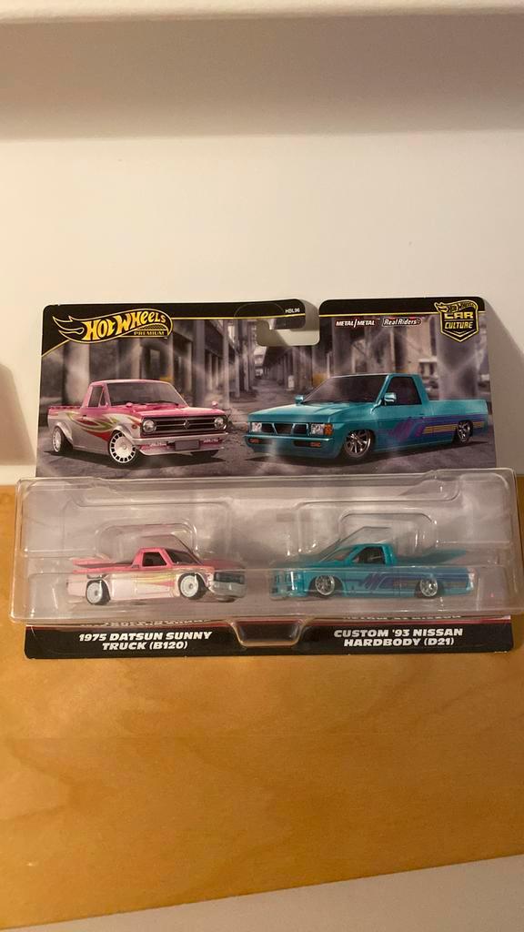 Hot wheels Datsun sunnytruck& Nissan hardbody premium 2 pack, Hobby en Vrije tijd, Modelauto's | Overige schalen, Zo goed als nieuw