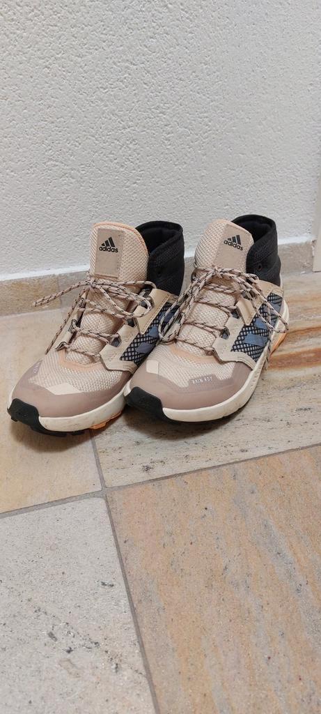 Zeer mooie Adidas Terrex outdoor schoenen, Kinderen en Baby's, Kinderkleding | Schoenen en Sokken, Zo goed als nieuw, Schoenen