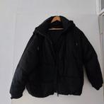 Pull Bear zwarte jas maat M met capuchon, Kleding | Dames, Jassen | Winter, Ophalen of Verzenden