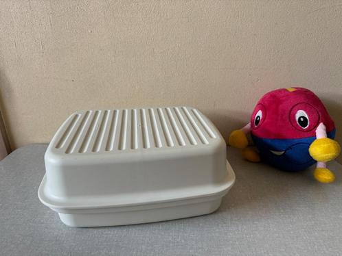NIEUWSTAAT brooddoos WIT - grote kornuit - bak TUPPERWARE, Huis en Inrichting, Keuken | Tupperware, Zo goed als nieuw, Bak of Kom