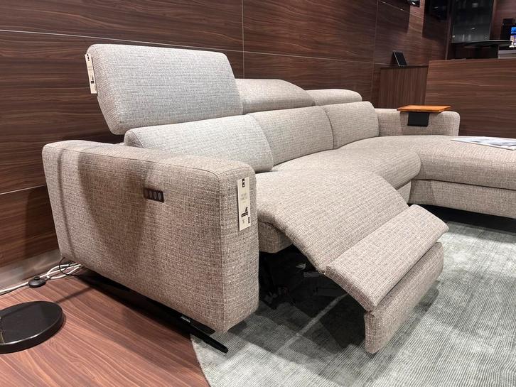 Montel Riva - Showroommodel - Relaxbank, Huis en Inrichting, Banken | Bankstellen, Zo goed als nieuw, Hoekbank, Driepersoons, 250 tot 300 cm
