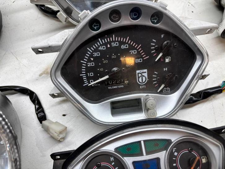 Veel verschillende onderdelen Riva/BTC/AGM Vespa Look, Fietsen en Brommers, Brommeronderdelen | Scooters, Gebruikt, Overige merken