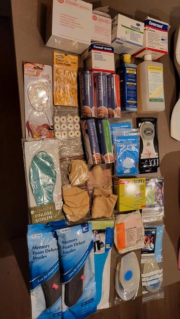 Twee verhuisdozen vol pedicure materiaal beschikbaar voor biedingen