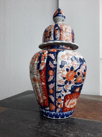 Imari porseleinen dekselvaas beschikbaar voor biedingen