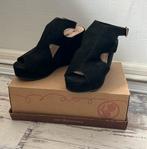 Zwarte Suede pump met sleehak mt 37, Atmosphere, Zwart, Ophalen of Verzenden, Zo goed als nieuw