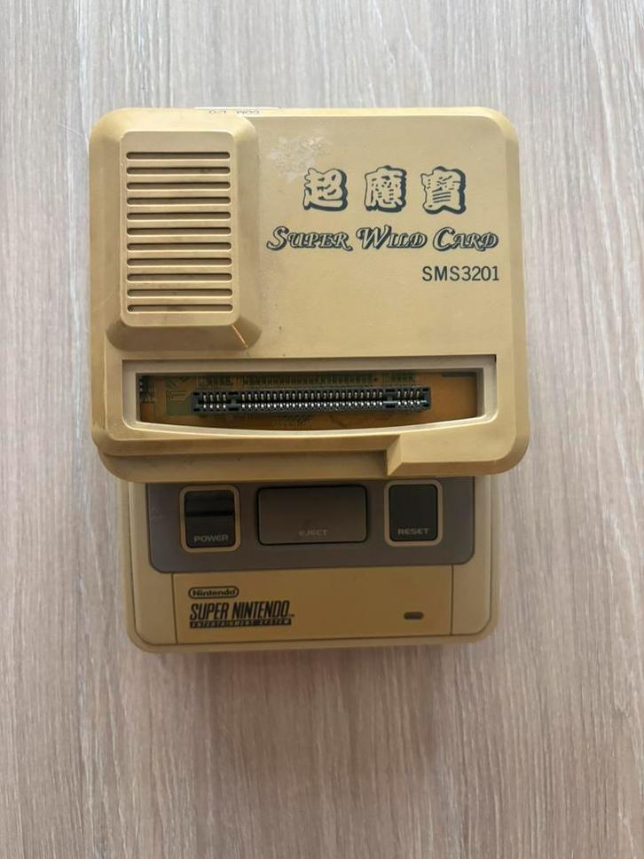 Super Nintendo + Super Wild Card + veel spellen floppydisc, Spelcomputers en Games, Games | Nintendo Super NES, Ophalen of Verzenden