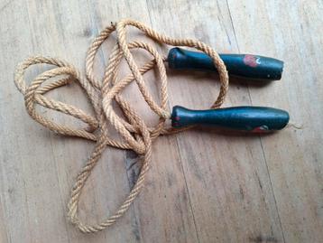 Vintage springtouw, handgemaakt en handgeschilderd. beschikbaar voor biedingen
