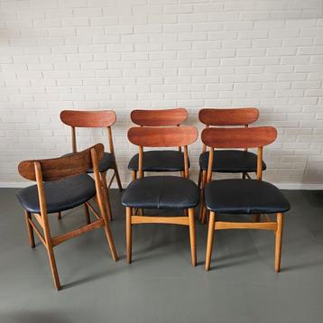 Zes delige Set Deense Stoelen, Vintage design  beschikbaar voor biedingen