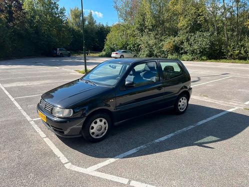 Volkswagen Polo 1.6 55KW 1999 Zwart, Auto's, Volkswagen, Particulier, Polo, Airbags, Alarm, Centrale vergrendeling, Elektrische buitenspiegels