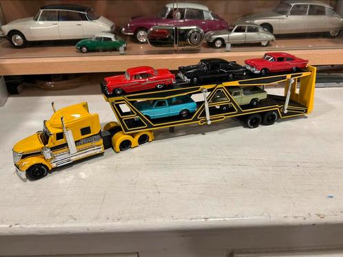 1:64 Maisto US Car Transporter met Chevy's en Pickups, Hobby en Vrije tijd, Modelauto's | Overige schalen, Zo goed als nieuw, Bus of Vrachtwagen