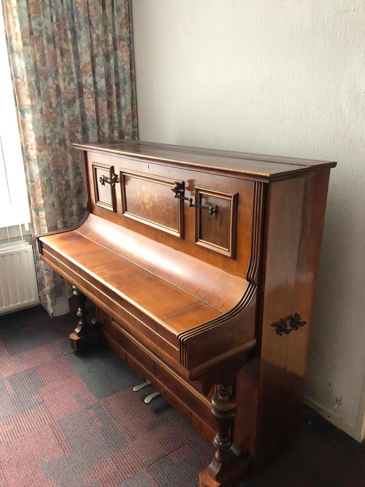 Strauss piano, Muziek en Instrumenten, Piano's, Gebruikt, Zwart, Ophalen