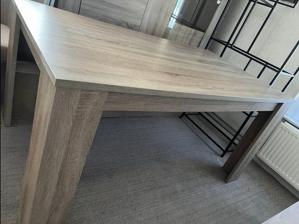Eettafel Sonoma eiken met 4 beige stoelen, Huis en Inrichting, Tafels | Eettafels, Eikenhout, Zo goed als nieuw, 150 tot 200 cm