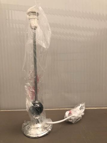 Tafel lamp beschikbaar voor biedingen