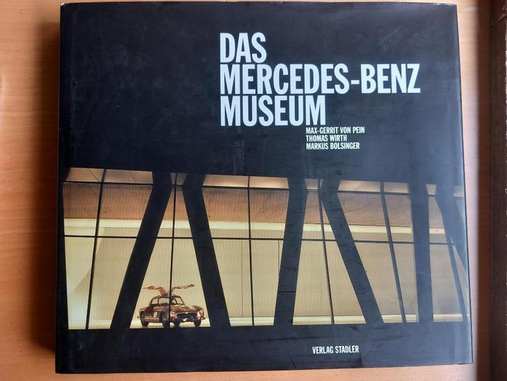 Das Mercedes-Benz Museum Stuttgart, Daimler Benz, Mercedes, Verzamelen, Automerken, Motoren en Formule 1, Gebruikt, Auto's, Ophalen of Verzenden