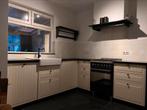 Keuken met SMEG gasfornuis/oven, Huis en Inrichting, Keuken | Complete keukens, Gebruikt, Hoekkeuken, Graniet of Steen, Ophalen of Verzenden