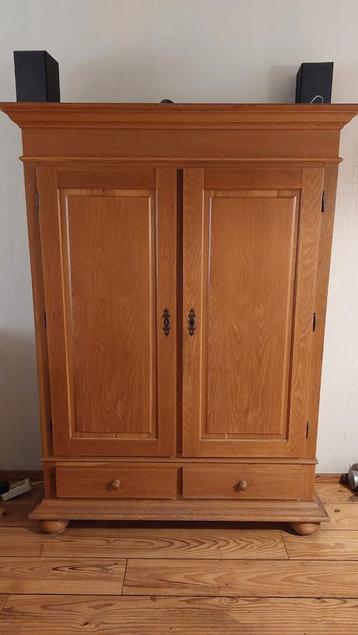 Grenen kast met deuren en lades beschikbaar voor biedingen