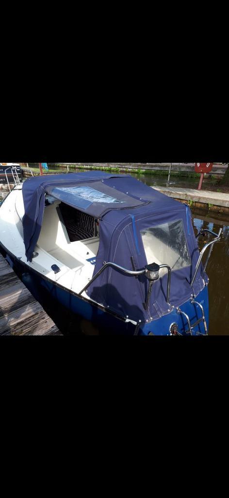 Opknapper. Hele leuke kajuit motor boot. Buitenboordmotor, Watersport en Boten, Bootonderdelen, Gebruikt, Ophalen of Verzenden