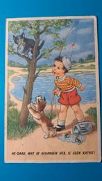Poes met vis in bek in boom. Hond jongen visser, Verzamelen, Ansichtkaarten | Dieren, Ophalen of Verzenden, 1940 tot 1960, Gelopen