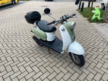 Berini snor scooter  (blauw kenteken)