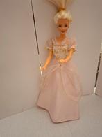Satijnachtig rose Barbie jurkje + rose hakken. 💖 Nr 7, Ophalen of Verzenden, Zo goed als nieuw, Kleertjes