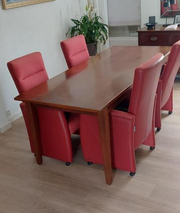 Kersenhouten eettafel in nette staat. Zie omschrijving  beschikbaar voor biedingen