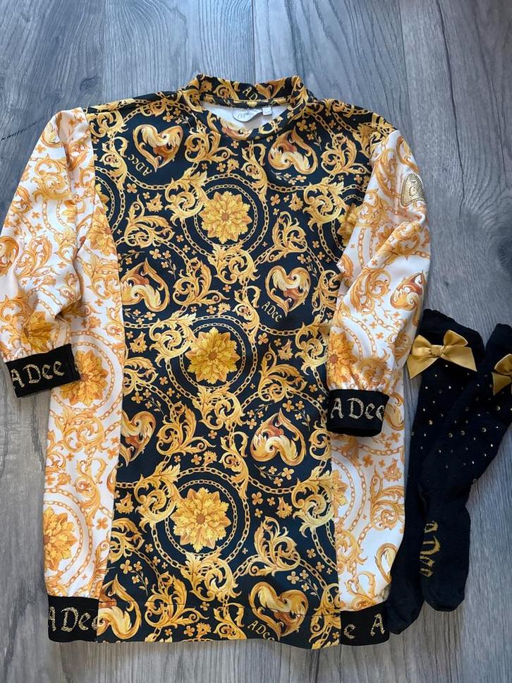 ADee Jurk met sokken, Kinderen en Baby's, Kinderkleding | Maat 122, Zo goed als nieuw, Meisje, Jurk of Rok, Ophalen of Verzenden