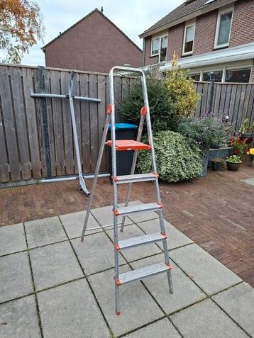 Klus trap beschikbaar voor biedingen