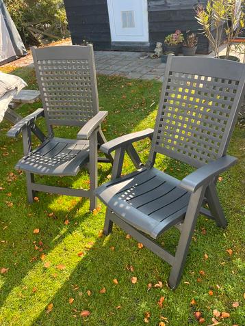 Tuinstoelen beschikbaar voor biedingen