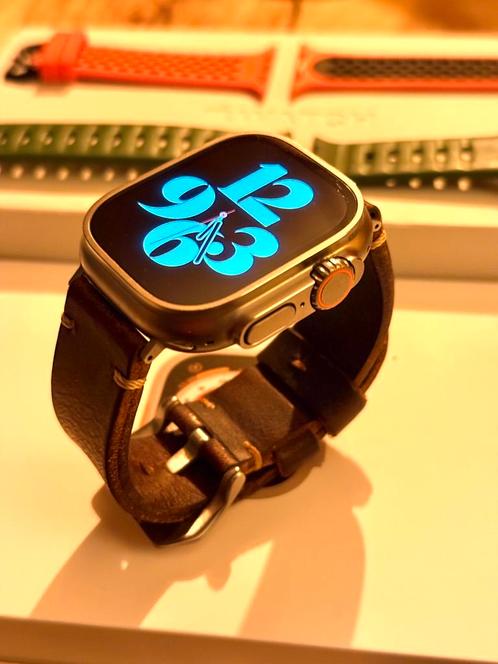 Apple Watch Ultra LTE - compleet met 5 extra bandjes, Sieraden, Tassen en Uiterlijk, Smartwatches, Zo goed als nieuw, iOS, Zilver