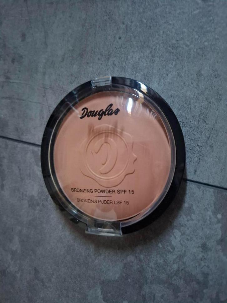 nieuwe Douglas bronzing powder. (Advr 83), Sieraden, Tassen en Uiterlijk, Uiterlijk | Cosmetica en Make-up, Nieuw, Make-up, Gehele gezicht