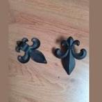 Twee decoratieve Fleur de Lis ornamenten, Ophalen, Gebruikt
